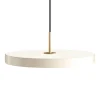 Asteria medium pendel, pearl hvid/messing